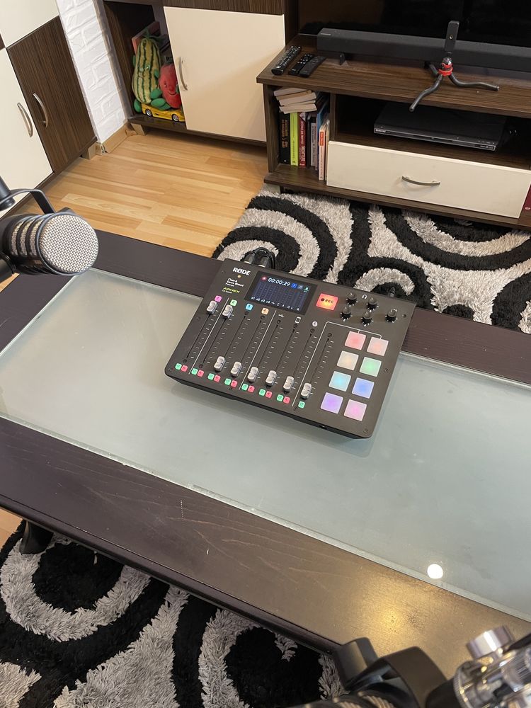 Аудио пулт за подкаст - Rodecaster Pro