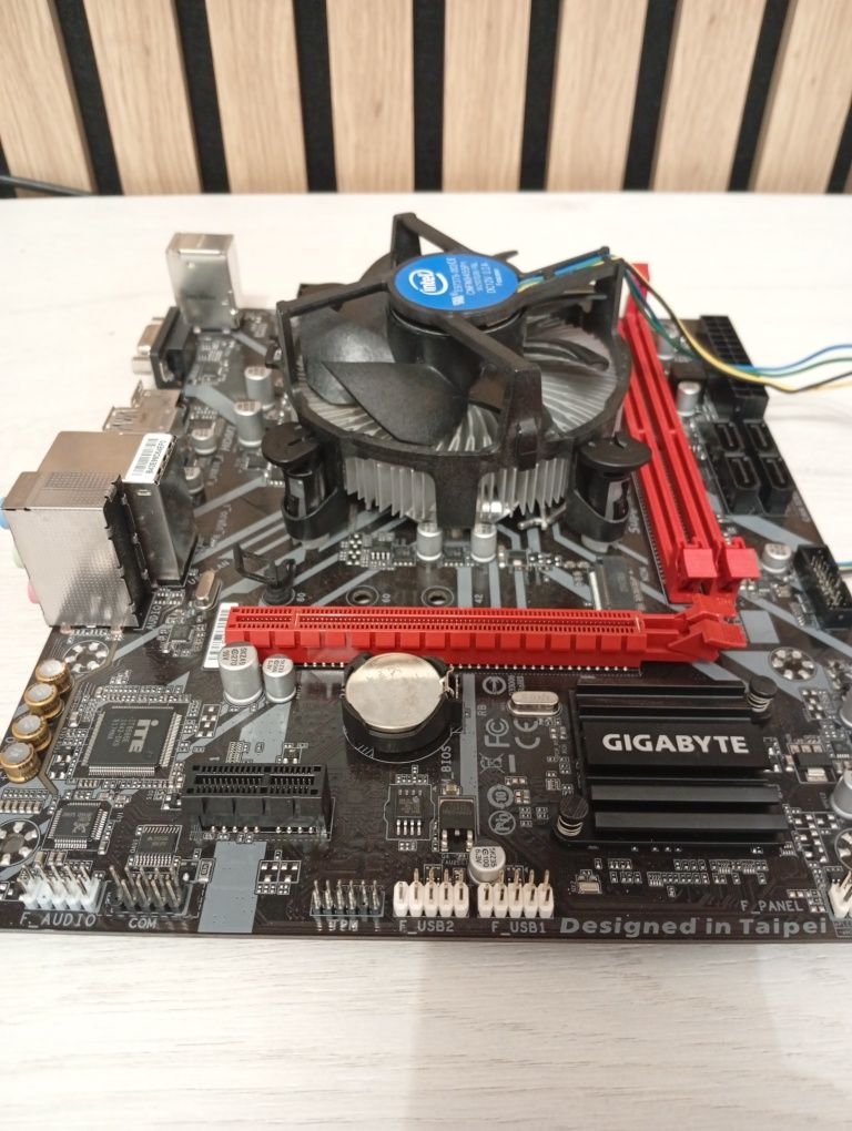 Placa de baza gigabyte b365m h, bulk, refurbished+intel core i3 9100f