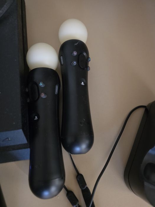 PS 4 ,2 joystick,cu camera si VR si manete VR,jocuri VR