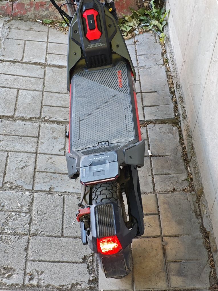 Електрически Скутер  SEGWAY KICK SCOOTER ZT3 PRO E