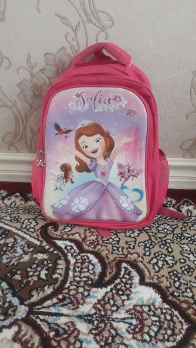 продаётся портфель 4 синифларга будад  учун ертик эмас хамма нерса сиг