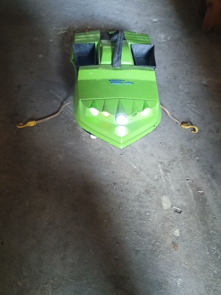 Se vinde vaporaș pescuit pt plantat Nova Bait Boat