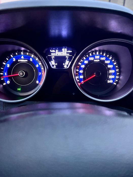 Hyundai elantra 2012 1.6 benzina