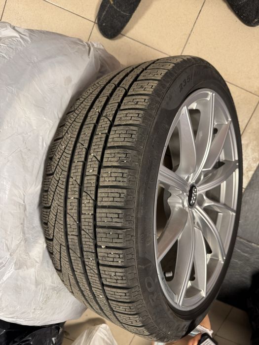 Jante / roti Audi RS4 / RS5 B9 A4 A5 anvelope 235 40 19 iarna Pirelli