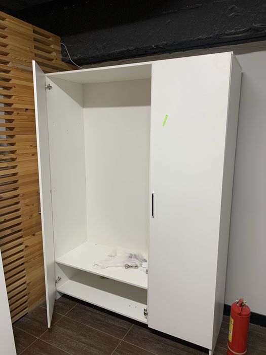 Шкаф распашной в идевльном состоянии