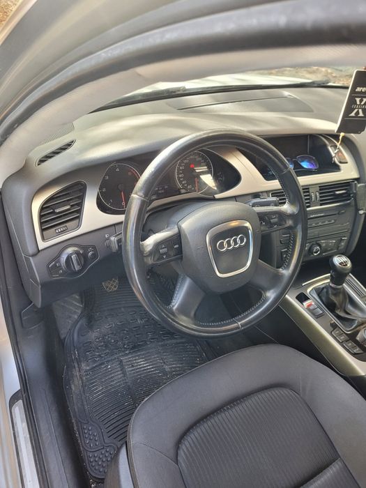 Продавам ауди а4