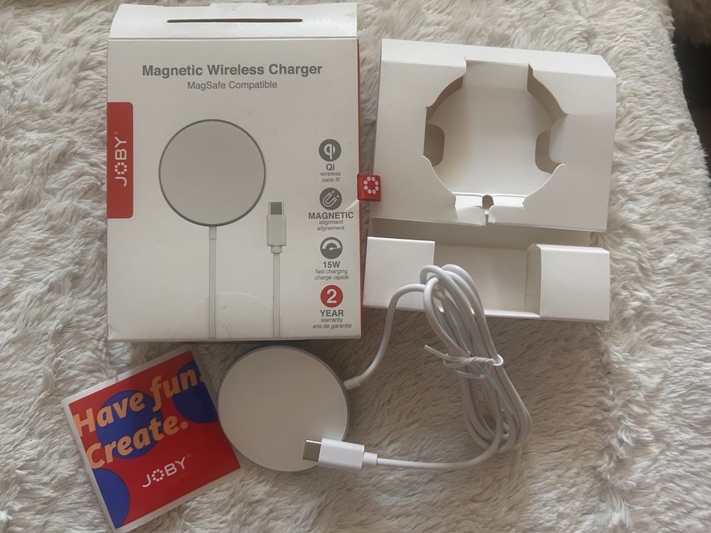 Продавам ново безжично магнитно зарядно Joby (MagSafe + Qi)