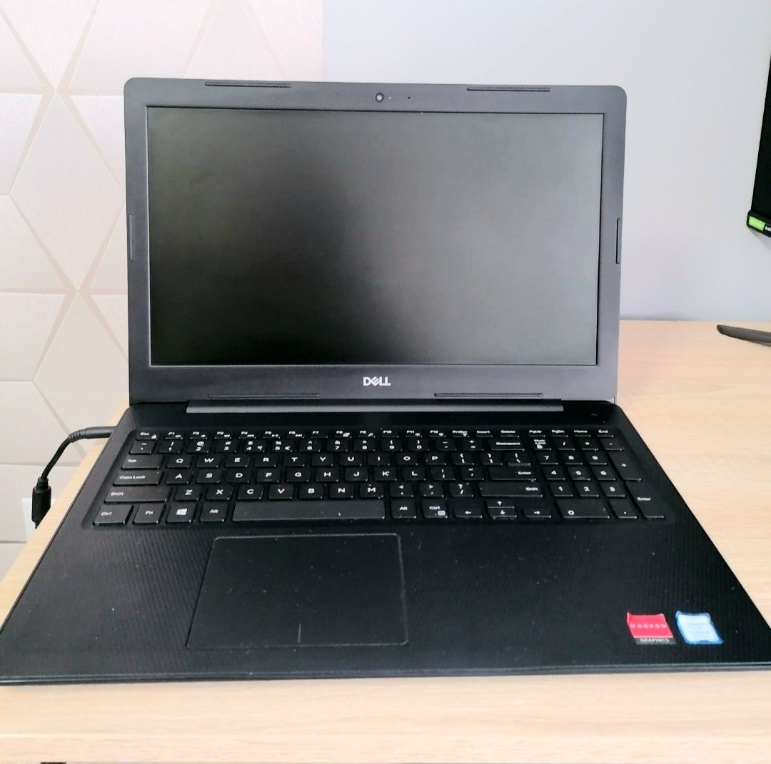 Laptop Dell Intel® Core™ i5-8265U impecabil  schimb cu telefon