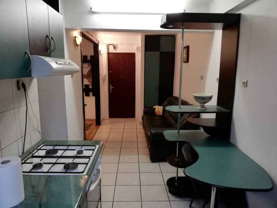 Dau în chirie ap 3 camere în Piața 1 Decembrie, mobilat și utilat