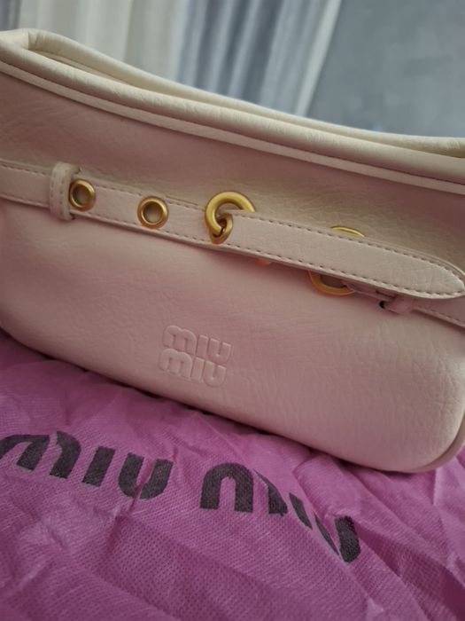 Gentuta noua cu săculeț de pastrare