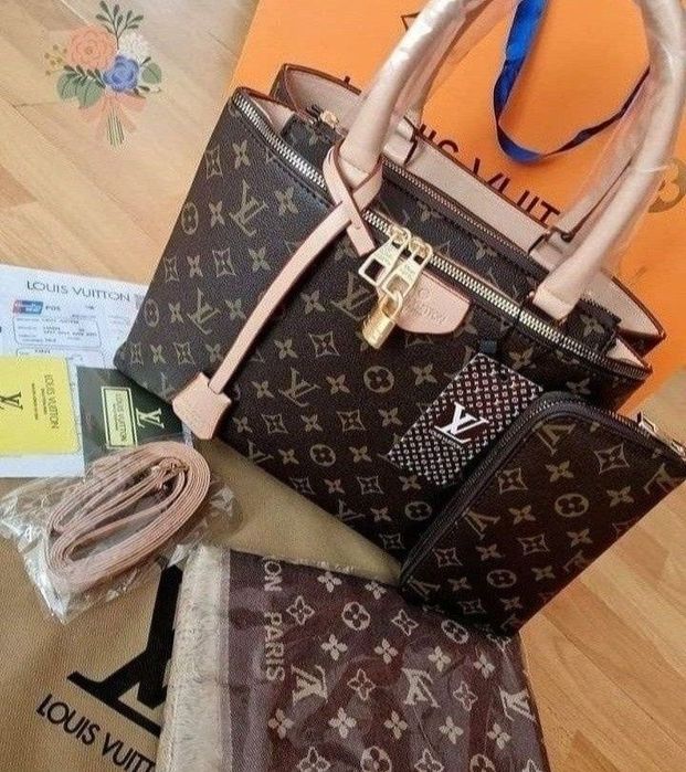 Set 3 articole LV,model office,saculet, etichetă