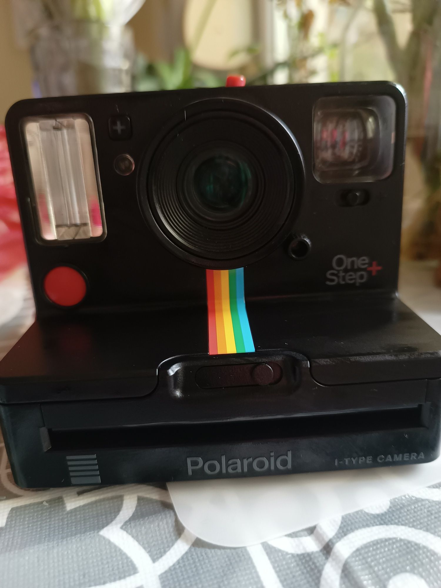 Polaroid One step + Фотоапарат за моментни снимки