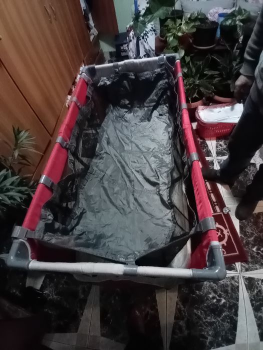 Patut bebe  saltea și măsuță de schimb
