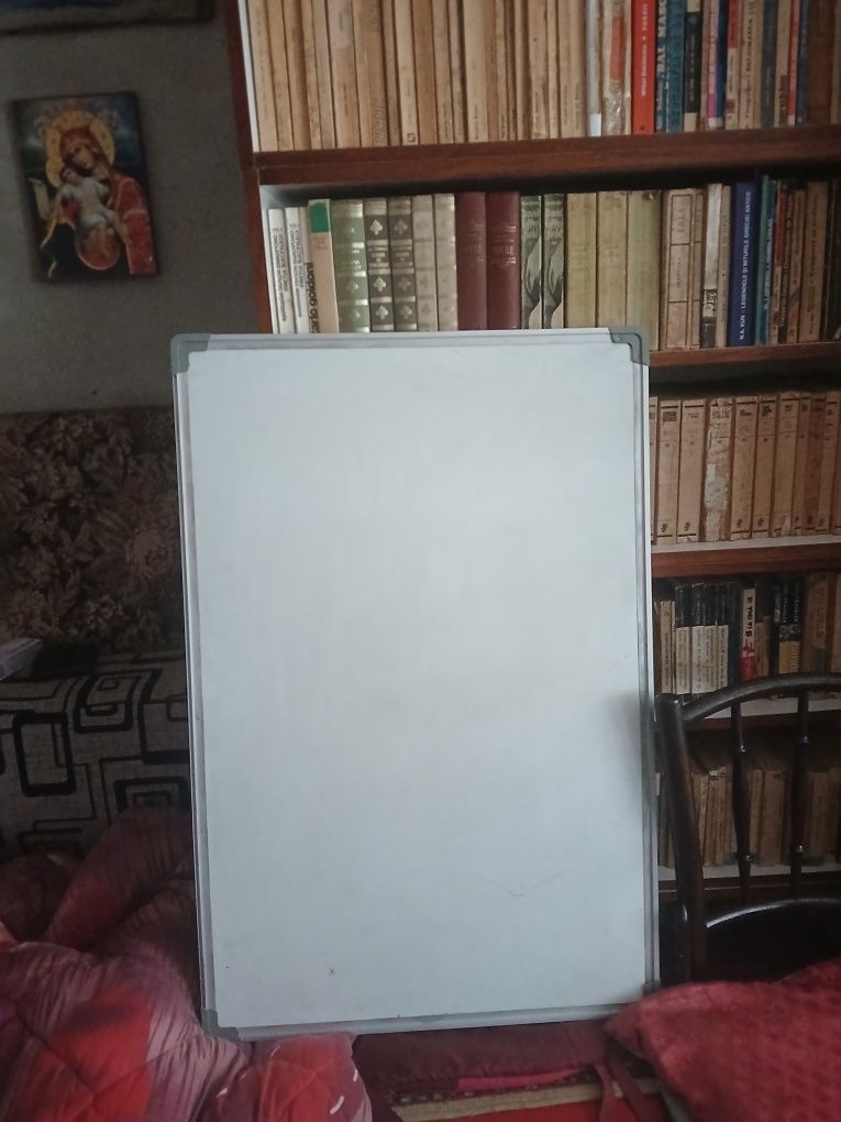 Tabla alba magnetica de scris plus un. Burete