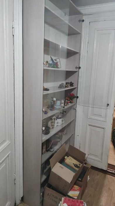 полка для товаров или книг со стеклянными дверками 24см, 110см, 245см