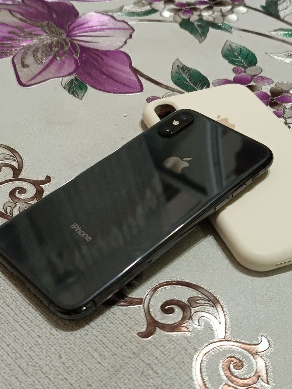 Iphone XS 
LLA
256GB
Sim carta  Esim