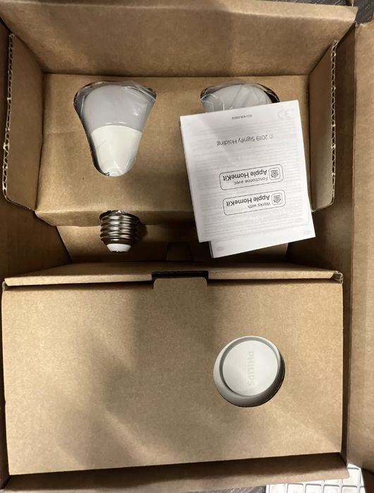 Чисто нов комплект Philips Hue Starter Kit цветни лампи e27 + hub