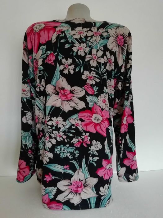 Нова цветна блуза