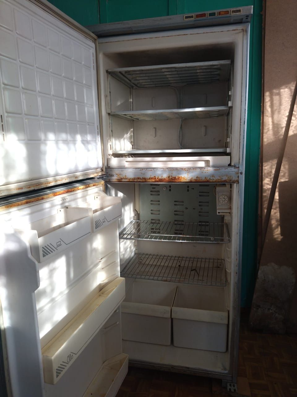Продам холодильники