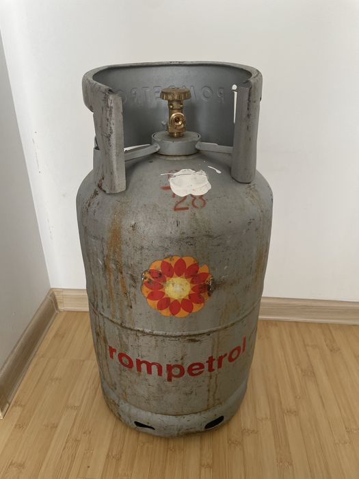 Butelie cu guler incarcata mai mult de jumatate