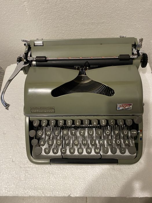 Masina de scris groma T