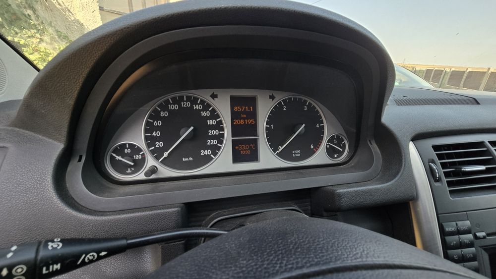Mercedes Benz B180