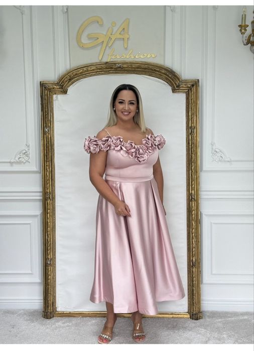 Rochie de satin roz pudră