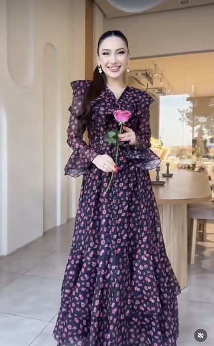 Платье нарядное 44р размер L!