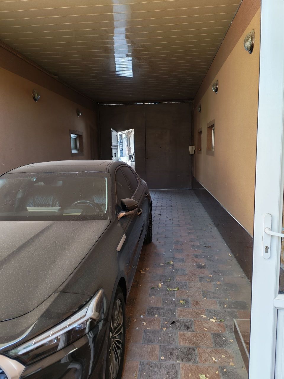 Arenda uchastka Olmos mahalla. Roxat bekati 500 metr. 10 xona