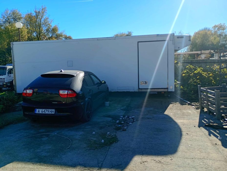 Фургон с агрегат