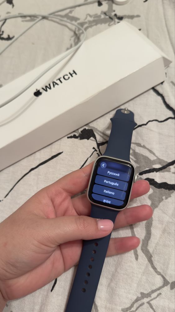 Продам Apple Watch SE
