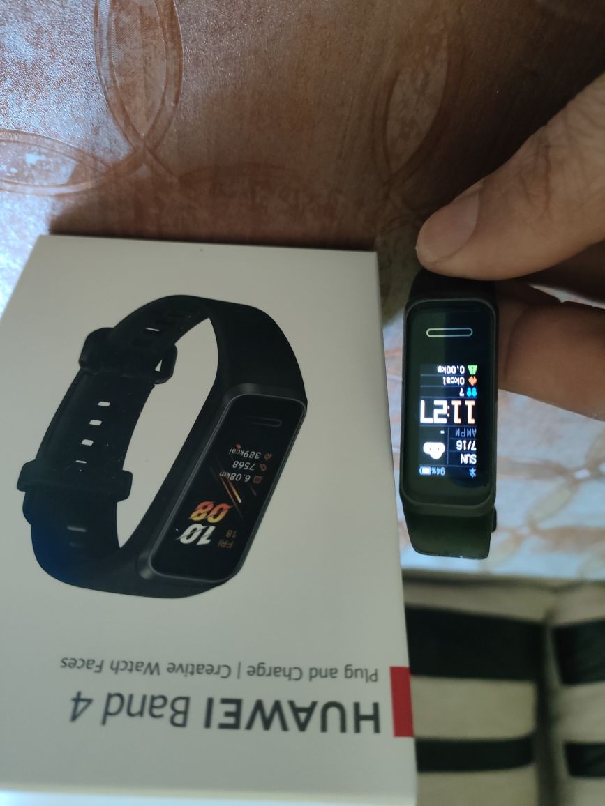 Смарт гривна Huawei Band 4