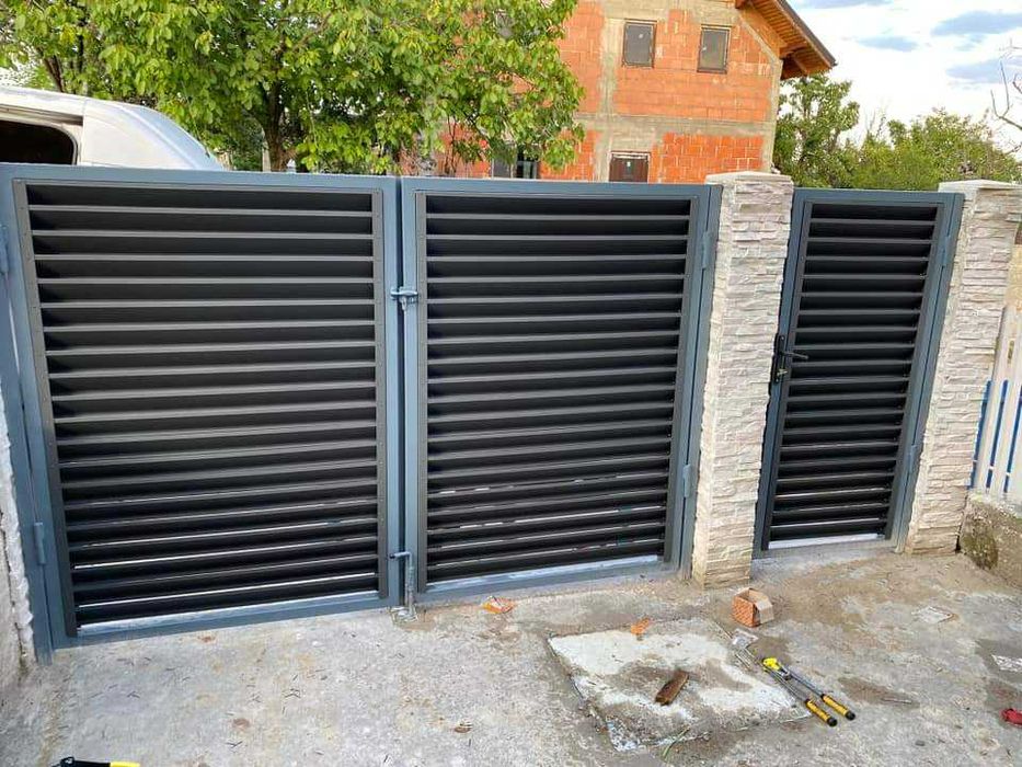 Garduri si porti din panou stil jaluzea de diferite modele la comanda