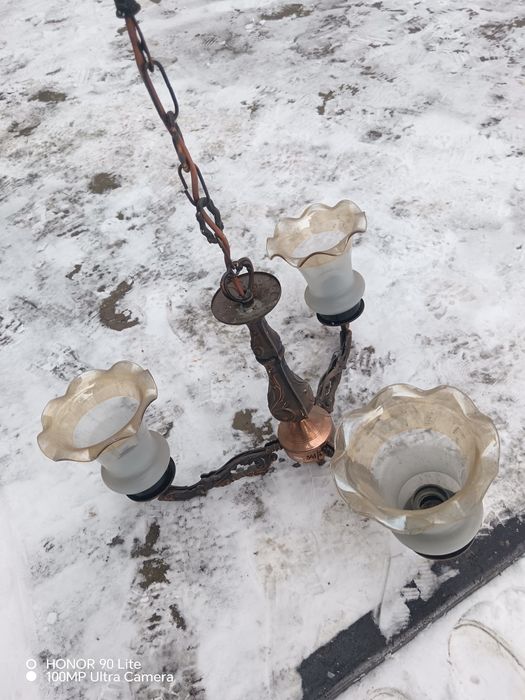 Продам люстры потолочные