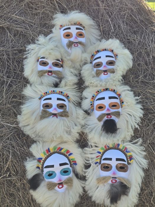 Masti traditionale pentru serbare