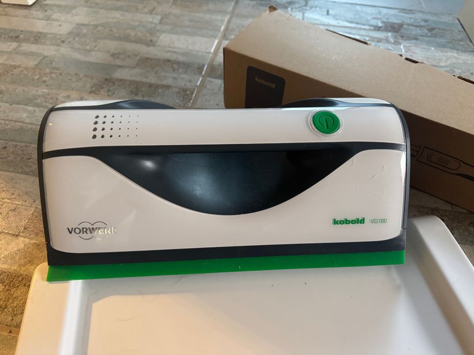 Aparat spalat si aspirat geamuri Kobolt Vorwerk, plus brat telescopic