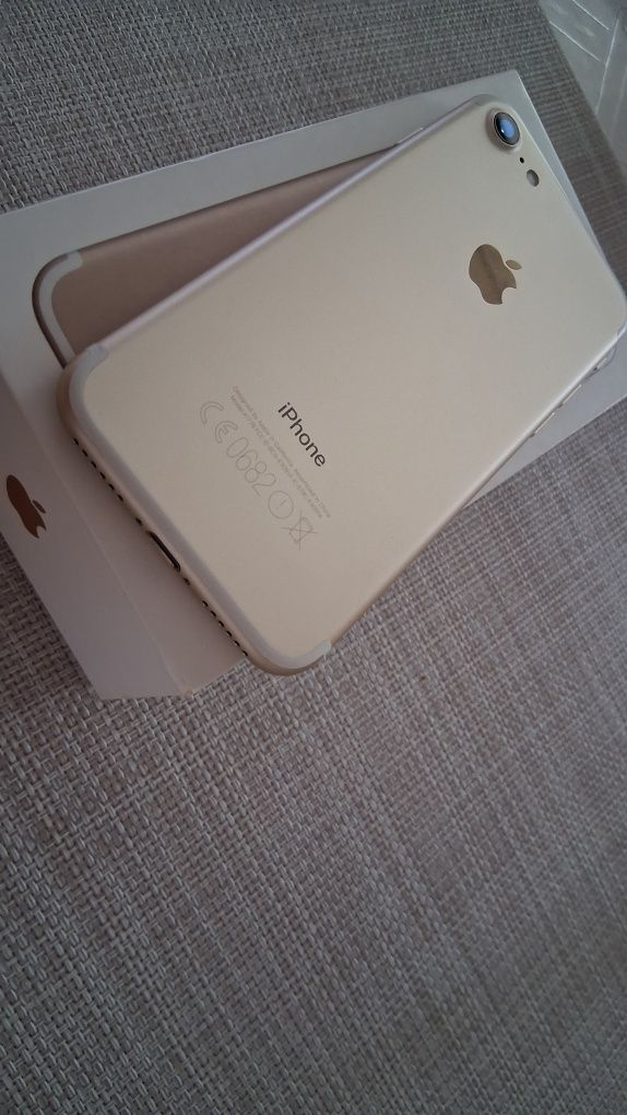 IPHONE 7 GOLD 32GB Много запазен