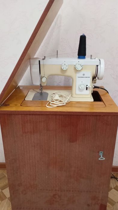 Продаю швейную машину