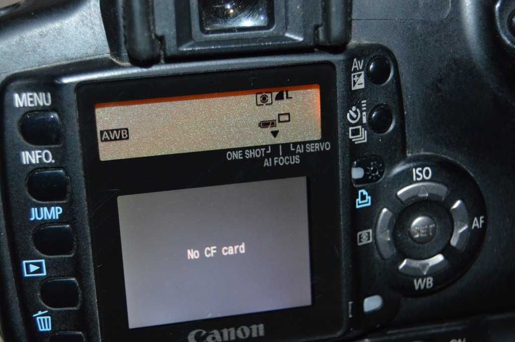 Aparat foto DSLR CANON EOS 350D + Obiectiv EF 28-80mm + Grip dedicat
