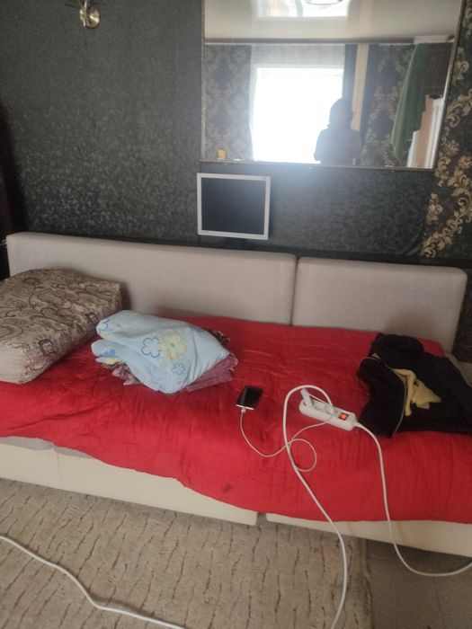 Продам диван двухместный