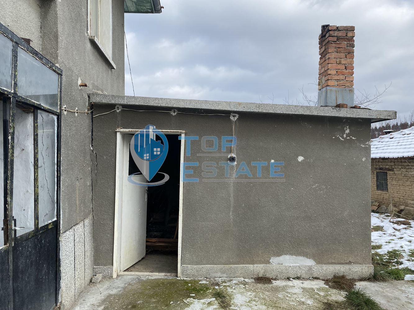 Двуетажна тухлена къща с кладенец в село Музга, област Габрово