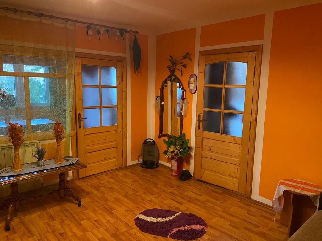 Vand apartament zona Crihala