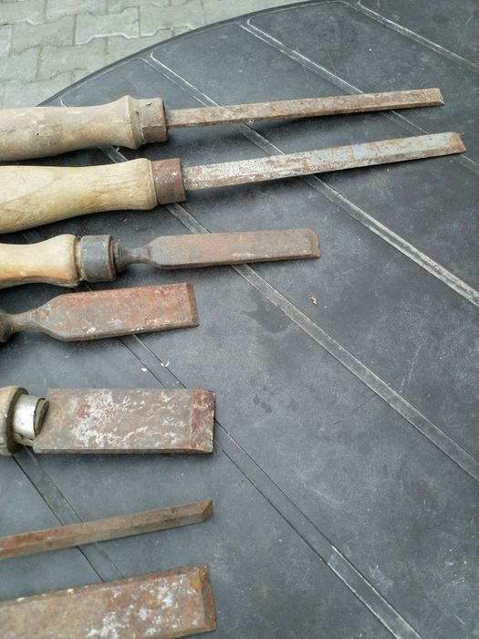 Dălți din cuțite de abricht .