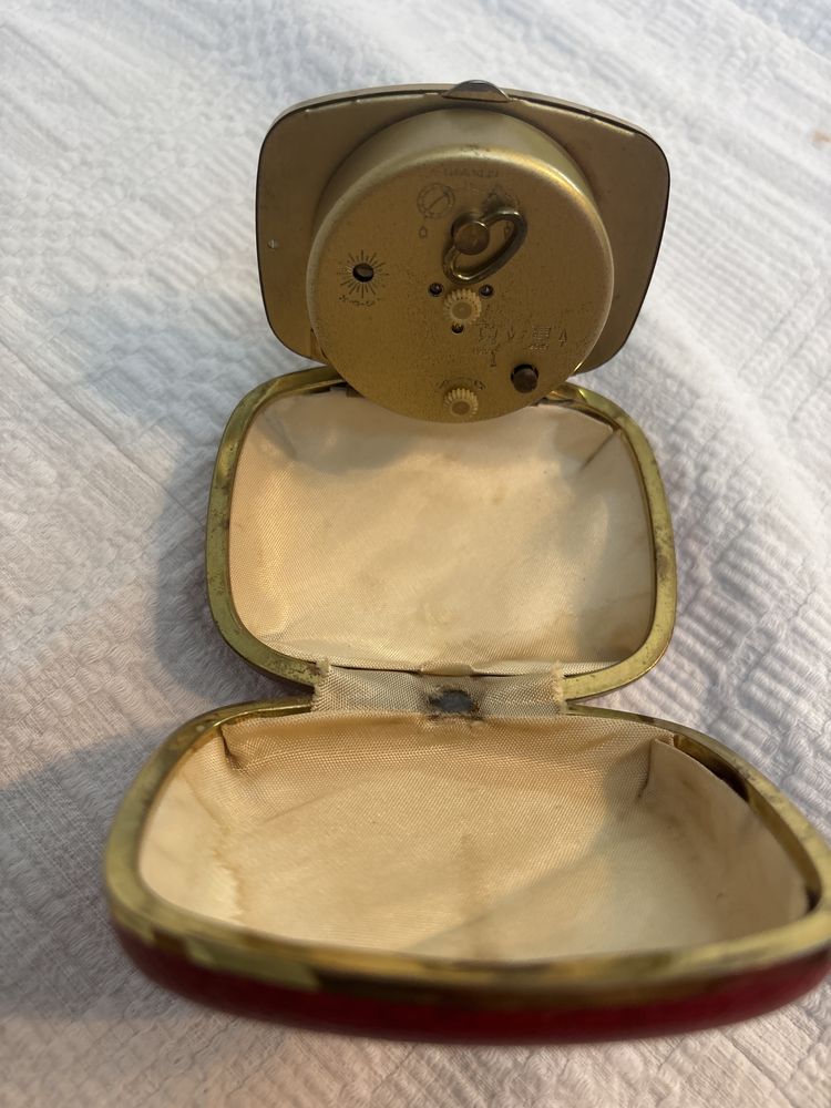 Стар неработещ часовник Deluxe