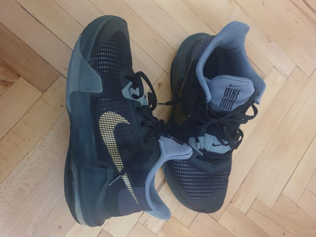 Маратонки Nike 42,5