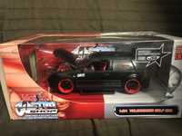 Macheta VW Golf MK IV R32 scara  1/24 Maisto  Negru - Rosu  All Star