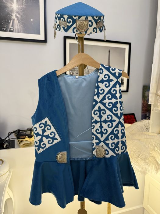 Национальная жилетка и годовной убор