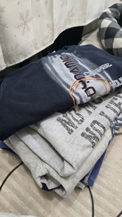 Подарявам топли дрешки за момче 8-9 г