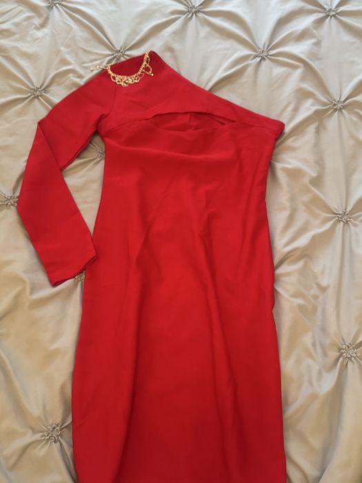 Червена къса рокля с един ръкав и камъни