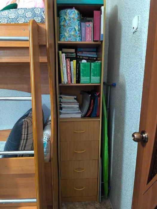 Продам пенал для книг и одежды